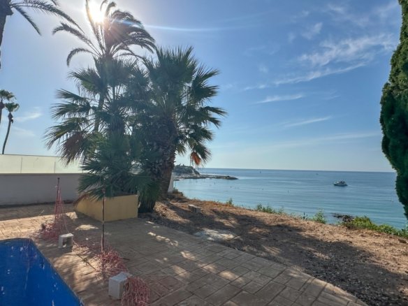 5 Bedroom 3 Bathroom Villa in Cabo Roig - Caza De Casa