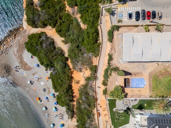 5 Bedroom 3 Bathroom Villa in Cabo Roig - Caza De Casa