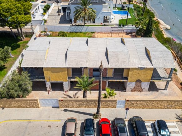 5 Bedroom 3 Bathroom Villa in Cabo Roig - Caza De Casa