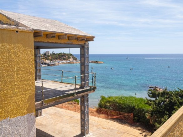 5 Bedroom 3 Bathroom Villa in Cabo Roig - Caza De Casa