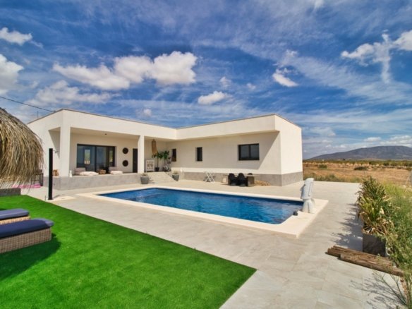 3 Bedroom 2 Bathroom Villa in Pinoso - Caza De Casa