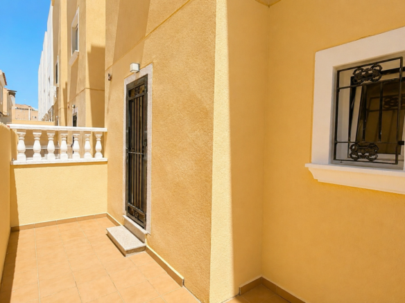 3 Bedroom 2 Bathroom Town House in Campoamor - Caza De Casa