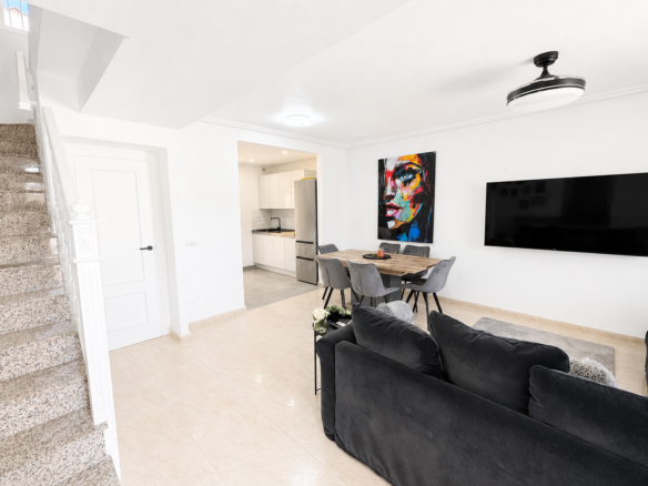 3 Bedroom 2 Bathroom Town House in Campoamor - Caza De Casa
