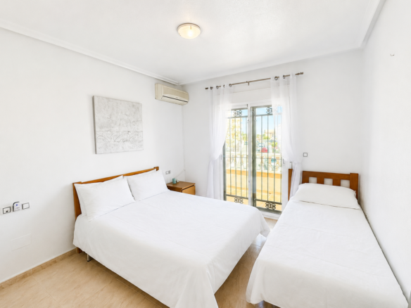 3 Bedroom 2 Bathroom Town House in Campoamor - Caza De Casa