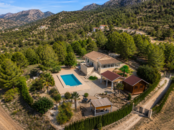 4 Bedroom 2 Bathroom Villa in La Zarza - Caza De Casa