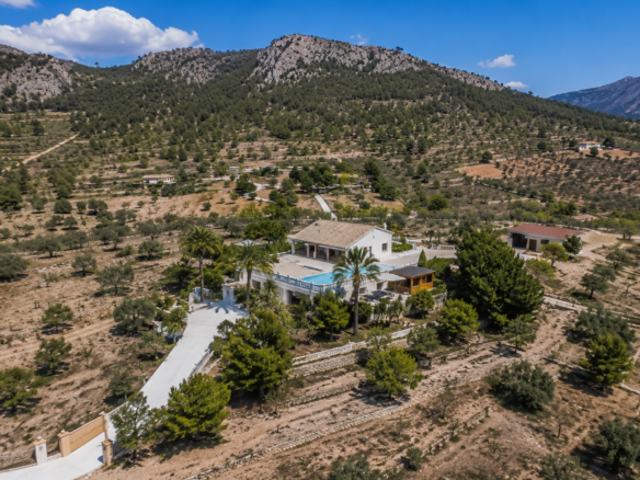 4 Bedroom 2 Bathroom Villa in La Zarza - Caza De Casa