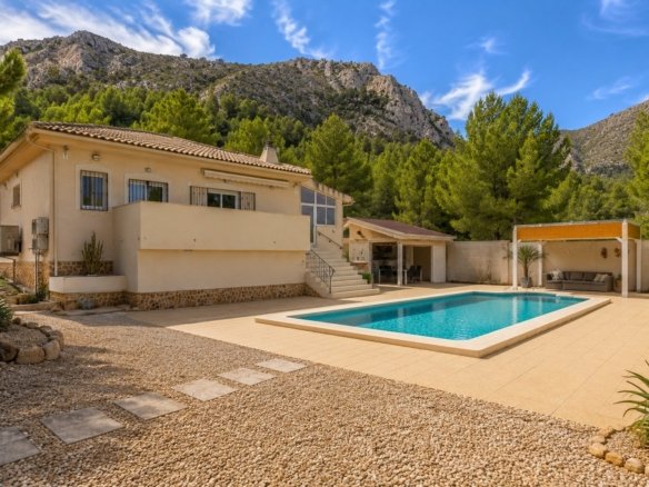 4 Bedroom 2 Bathroom Villa in La Zarza - Caza De Casa