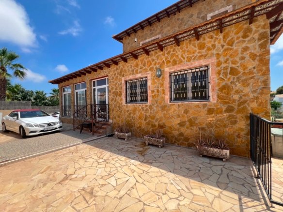 6 Bedroom 4 Bathroom Villa in San Fulgencio - Caza De Casa