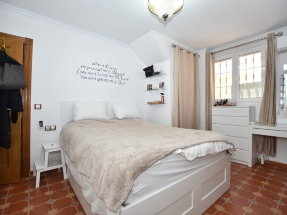 6 Bedroom 4 Bathroom Villa in San Fulgencio - Caza De Casa