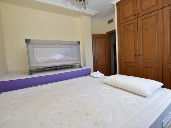 6 Bedroom 4 Bathroom Villa in San Fulgencio - Caza De Casa
