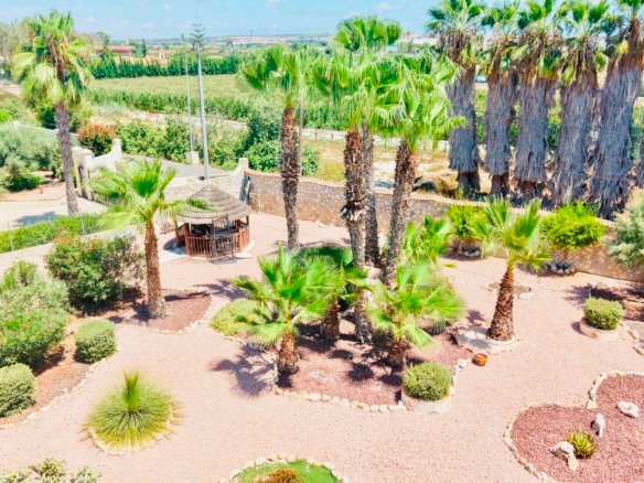 5 Bedroom 4 Bathroom Villa in Daya Vieja - Caza De Casa