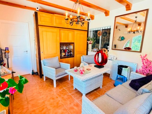 5 Bedroom 4 Bathroom Villa in Daya Vieja - Caza De Casa
