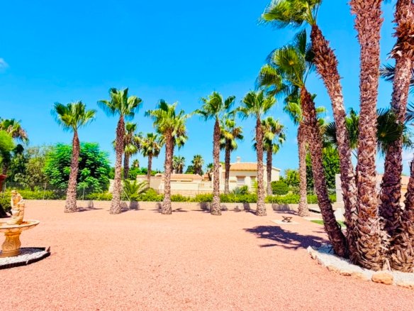 5 Bedroom 4 Bathroom Villa in Daya Vieja - Caza De Casa