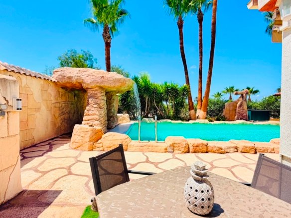 5 Bedroom 4 Bathroom Villa in Daya Vieja - Caza De Casa