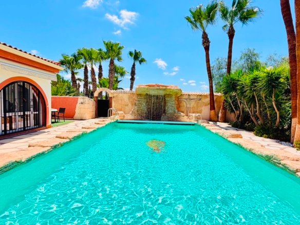 5 Bedroom 4 Bathroom Villa in Daya Vieja - Caza De Casa