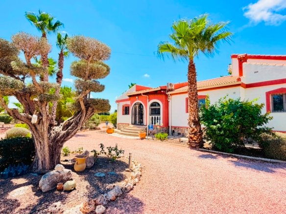 5 Bedroom 4 Bathroom Villa in Daya Vieja - Caza De Casa