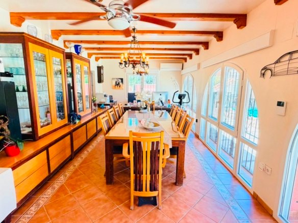 5 Bedroom 4 Bathroom Villa in Daya Vieja - Caza De Casa