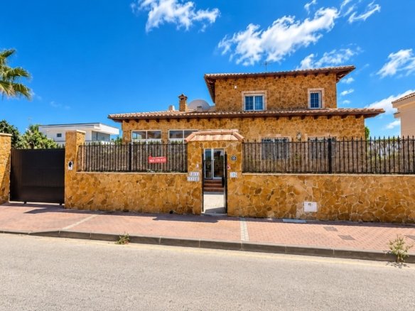 6 Bedroom 4 Bathroom Villa in San Fulgencio - Caza De Casa
