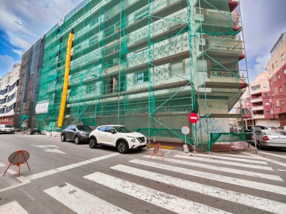 Commercial in Torrevieja - Caza De Casa