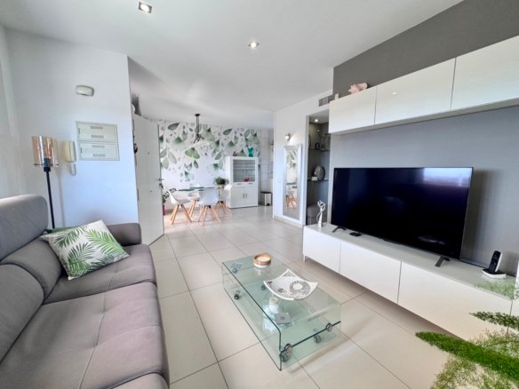 3 Bedroom 2 Bathroom Town House in Cabo Roig - Caza De Casa