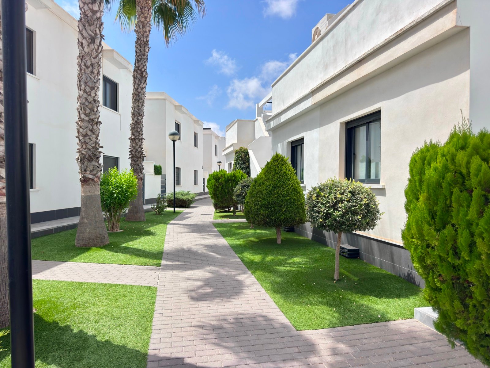 3 Bedroom 2 Bathroom Town House in Cabo Roig - Caza De Casa