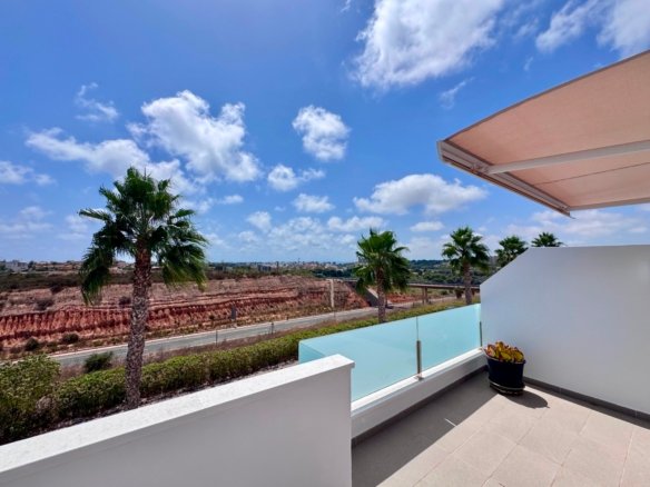 3 Bedroom 2 Bathroom Town House in Cabo Roig - Caza De Casa