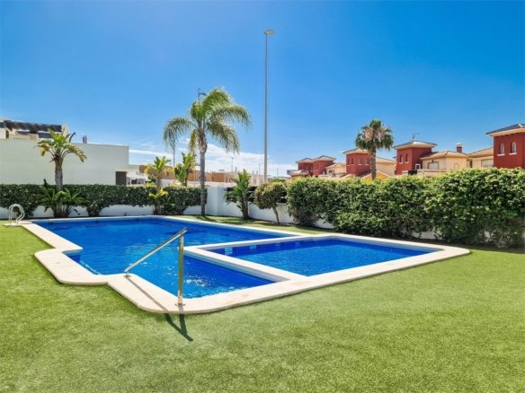 3 Bedroom 2 Bathroom Town House in Cabo Roig - Caza De Casa