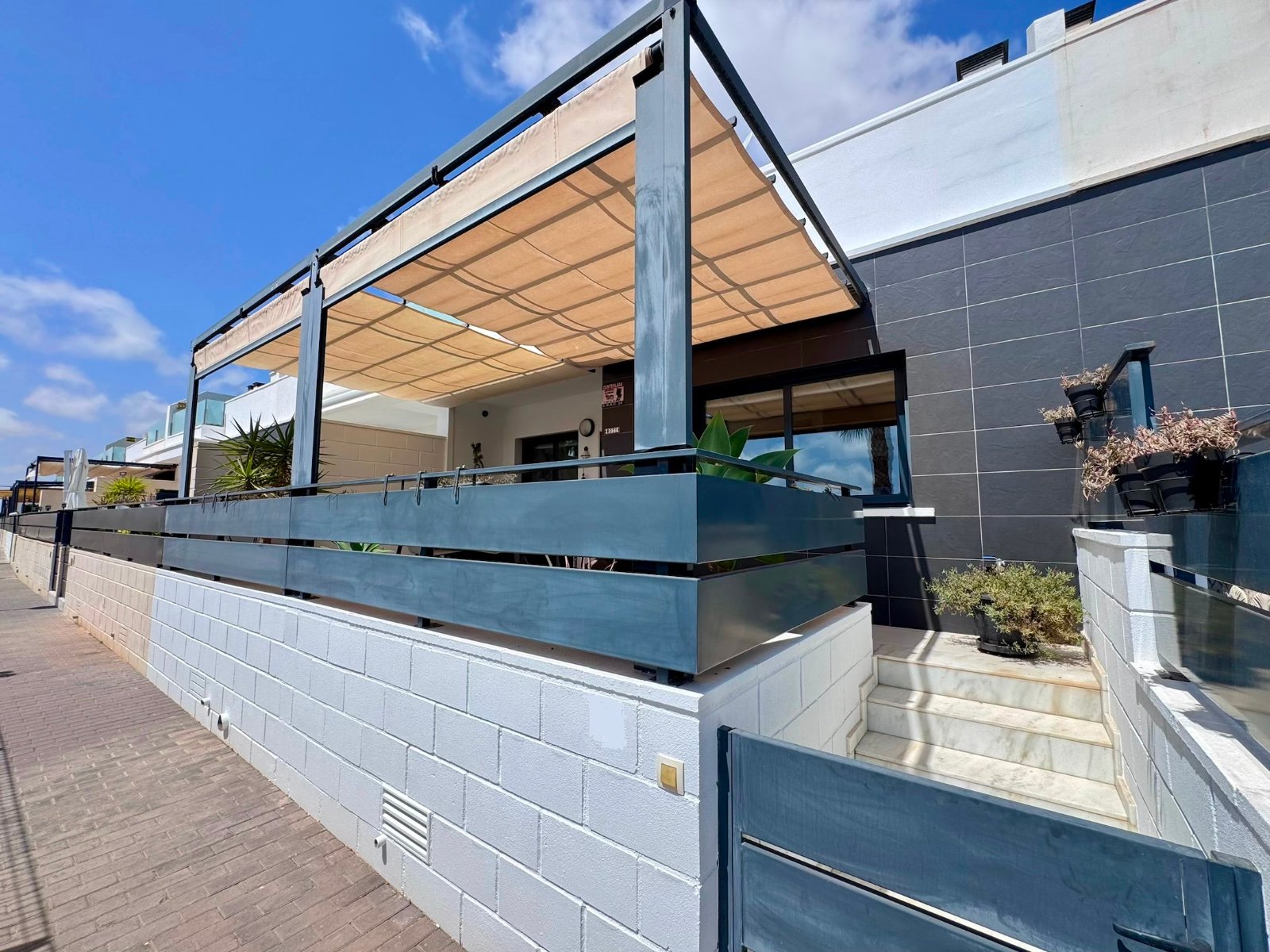 3 Bedroom 2 Bathroom Town House in Cabo Roig - Caza De Casa