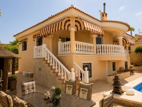 4 Bedroom 3 Bathroom Villa in Rojales - Caza De Casa