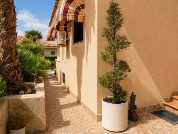 4 Bedroom 3 Bathroom Villa in Rojales - Caza De Casa
