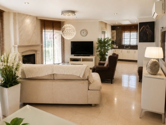 4 Bedroom 3 Bathroom Villa in Rojales - Caza De Casa