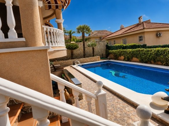 4 Bedroom 3 Bathroom Villa in Rojales - Caza De Casa