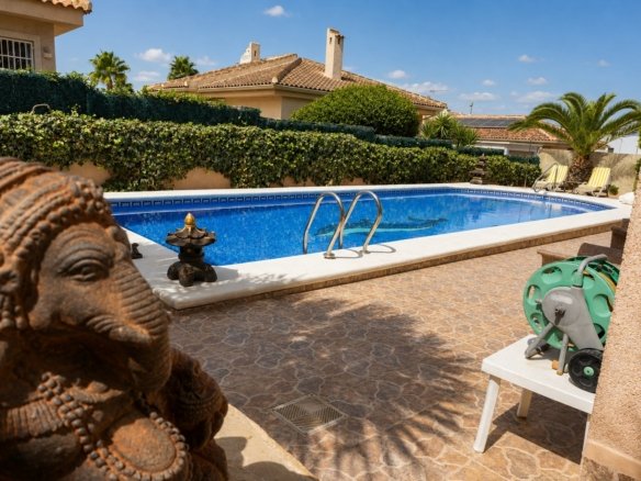 4 Bedroom 3 Bathroom Villa in Rojales - Caza De Casa