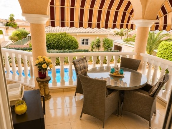 4 Bedroom 3 Bathroom Villa in Rojales - Caza De Casa