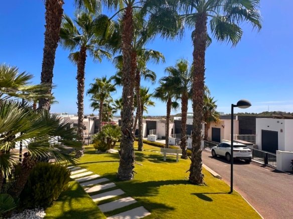5 Bedroom 3 Bathroom Villa in San Miguel de Salinas - Caza De Casa