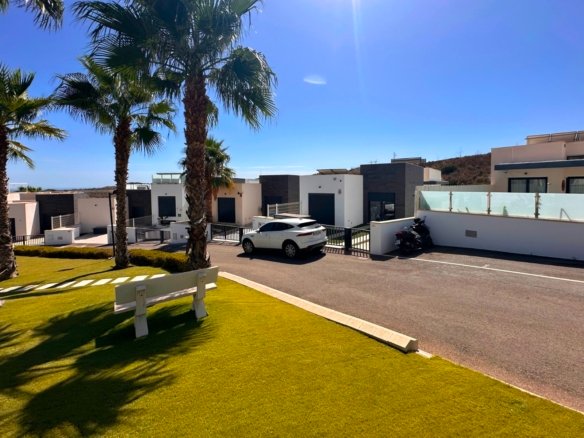 5 Bedroom 3 Bathroom Villa in San Miguel de Salinas - Caza De Casa