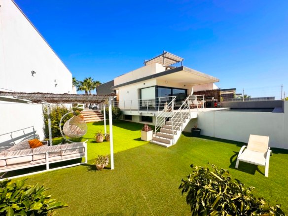 5 Bedroom 3 Bathroom Villa in San Miguel de Salinas - Caza De Casa