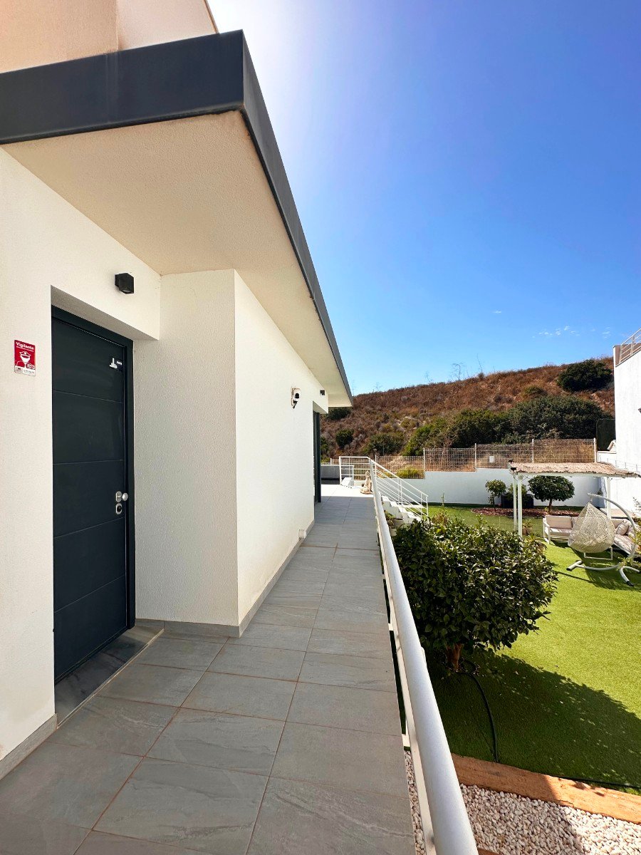 o_1k20oampn1ocl142mn4g1f0t1p9t4n 5 Bedroom 3 Bathroom Villa in San Miguel de Salinas - Caza De Casa