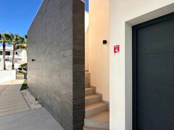 5 Bedroom 3 Bathroom Villa in San Miguel de Salinas - Caza De Casa