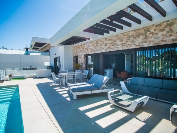 4 Bedroom 4 Bathroom Villa in Rojales - Caza De Casa