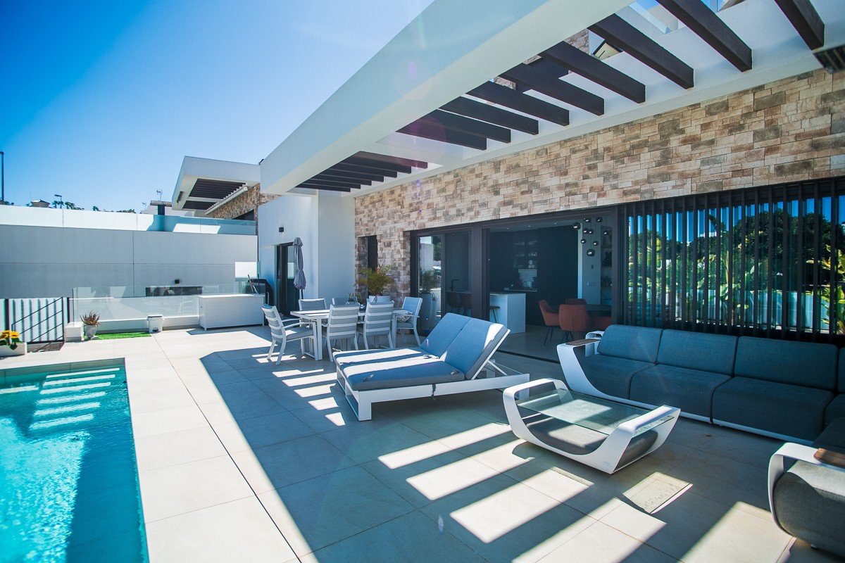 o_1k2km64ve14jg1o4pfqv597di92r 4 Bedroom 4 Bathroom Villa in Rojales - Caza De Casa