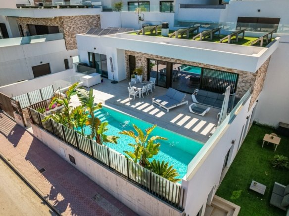 4 Bedroom 4 Bathroom Villa in Rojales - Caza De Casa