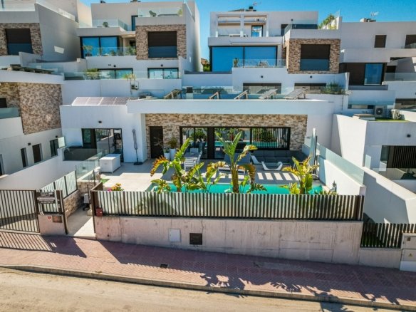 4 Bedroom 4 Bathroom Villa in Rojales - Caza De Casa