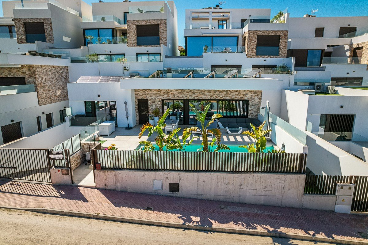 default 4 Bedroom 4 Bathroom Villa in Rojales - Caza De Casa
