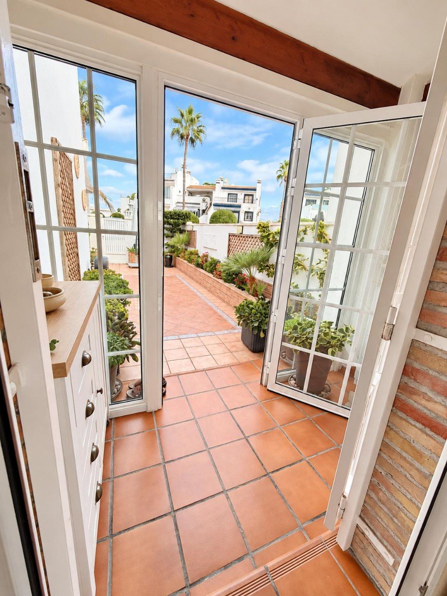 3 Bedroom 2 Bathroom Villa in Orihuela Costa - Caza De Casa