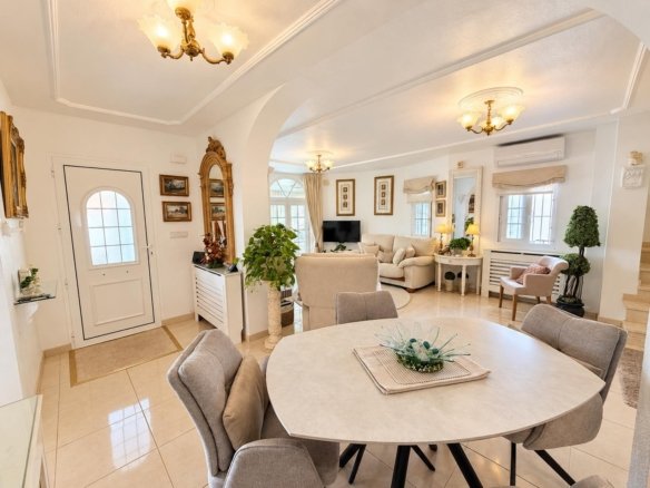 3 Bedroom 2 Bathroom Villa in Orihuela Costa - Caza De Casa