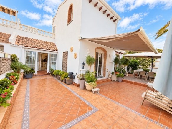 3 Bedroom 2 Bathroom Villa in Orihuela Costa - Caza De Casa
