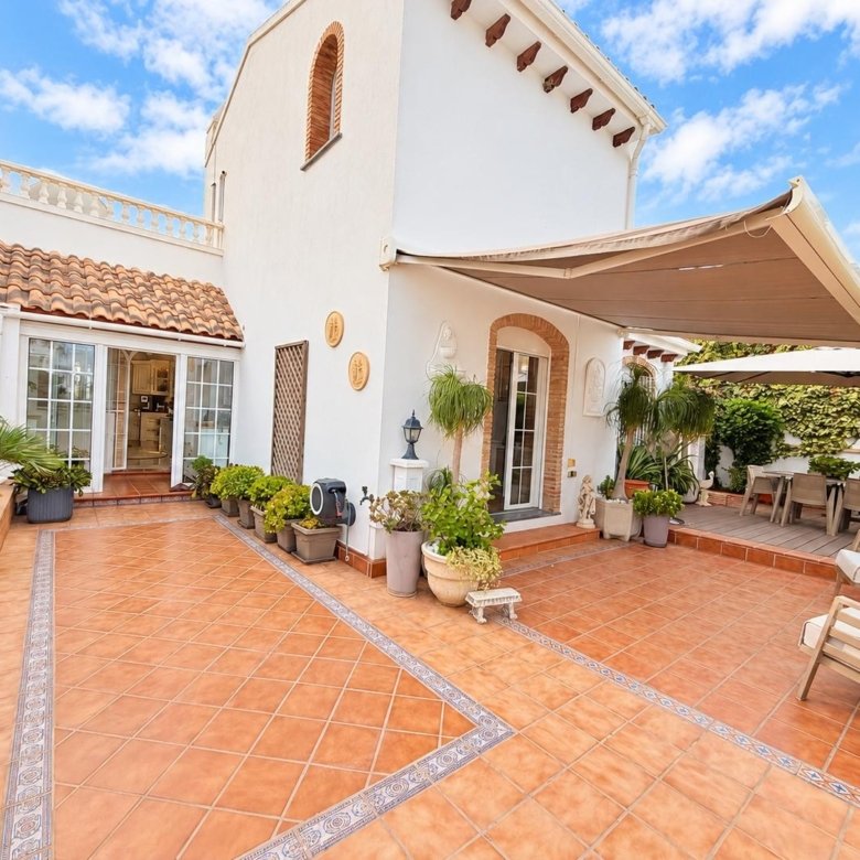 3 Bedroom 2 Bathroom Villa in Orihuela Costa - Caza De Casa