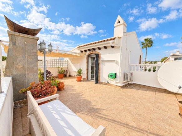 3 Bedroom 2 Bathroom Villa in Orihuela Costa - Caza De Casa