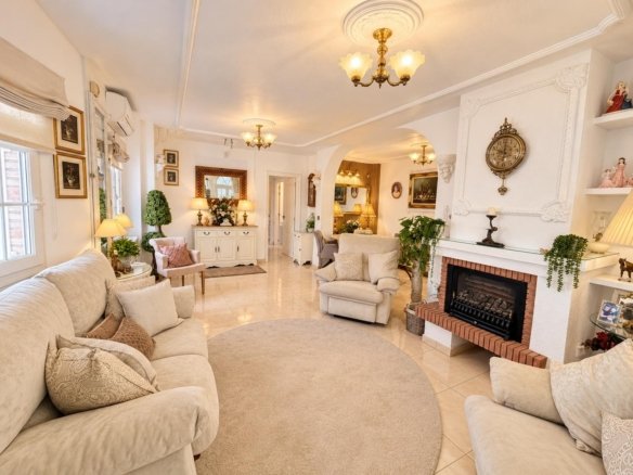 3 Bedroom 2 Bathroom Villa in Orihuela Costa - Caza De Casa
